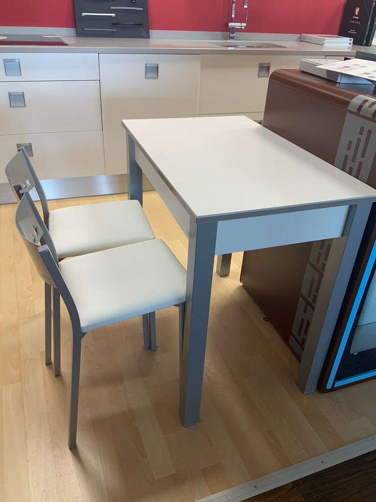 CONJUNTO MESA+TABURETES